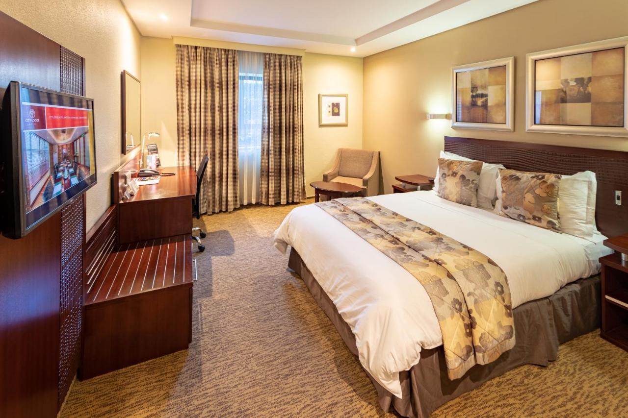 City Lodge Hotel Johannesburg Airport, Barbara Road Кемптън Парк Екстериор снимка