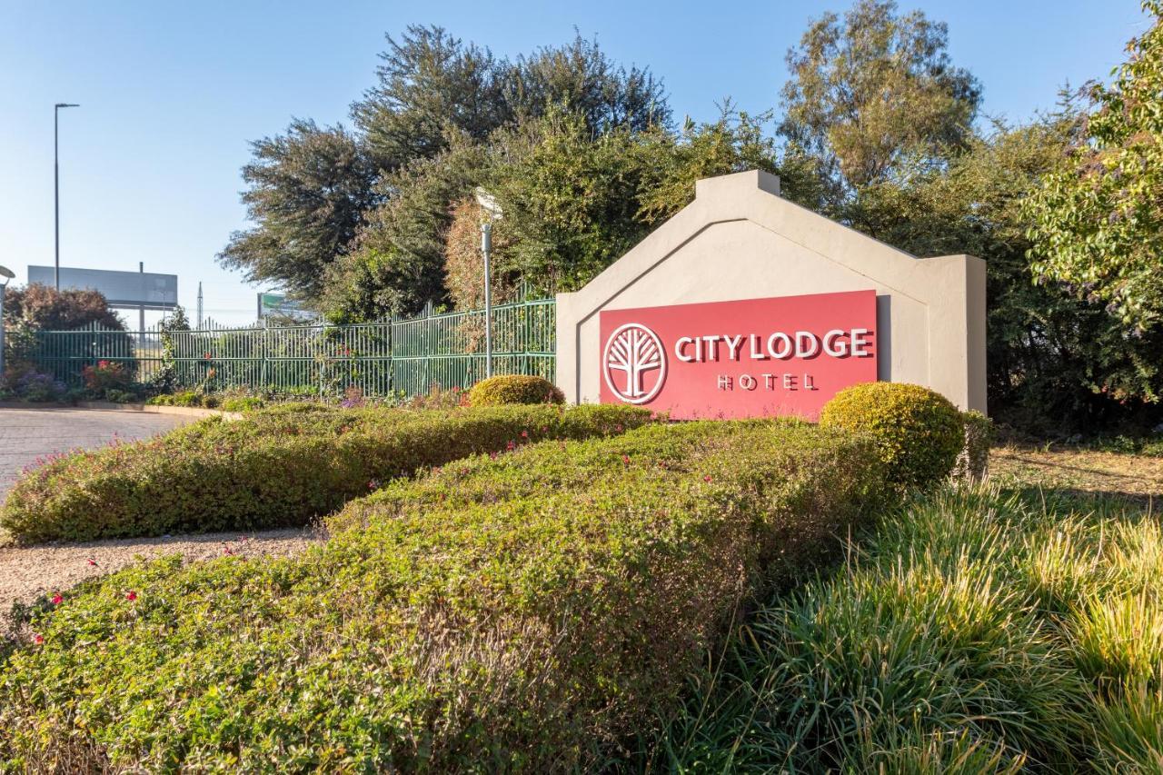 City Lodge Hotel Johannesburg Airport, Barbara Road Кемптън Парк Екстериор снимка