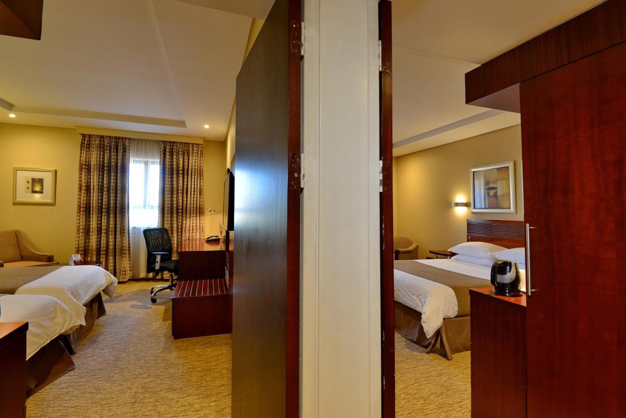 City Lodge Hotel Johannesburg Airport, Barbara Road Кемптън Парк Екстериор снимка