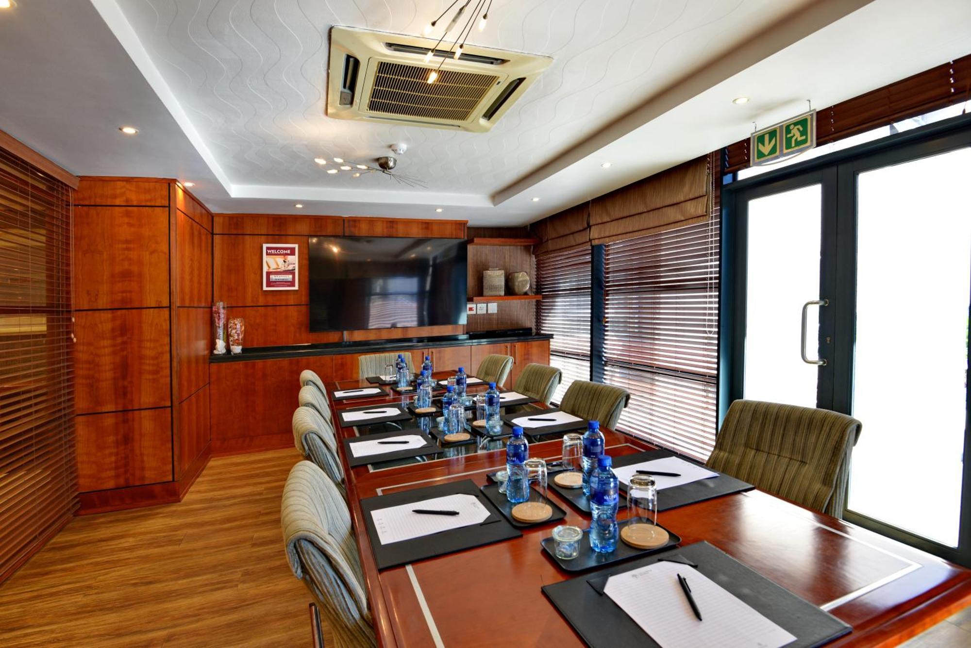City Lodge Hotel Johannesburg Airport, Barbara Road Кемптън Парк Екстериор снимка