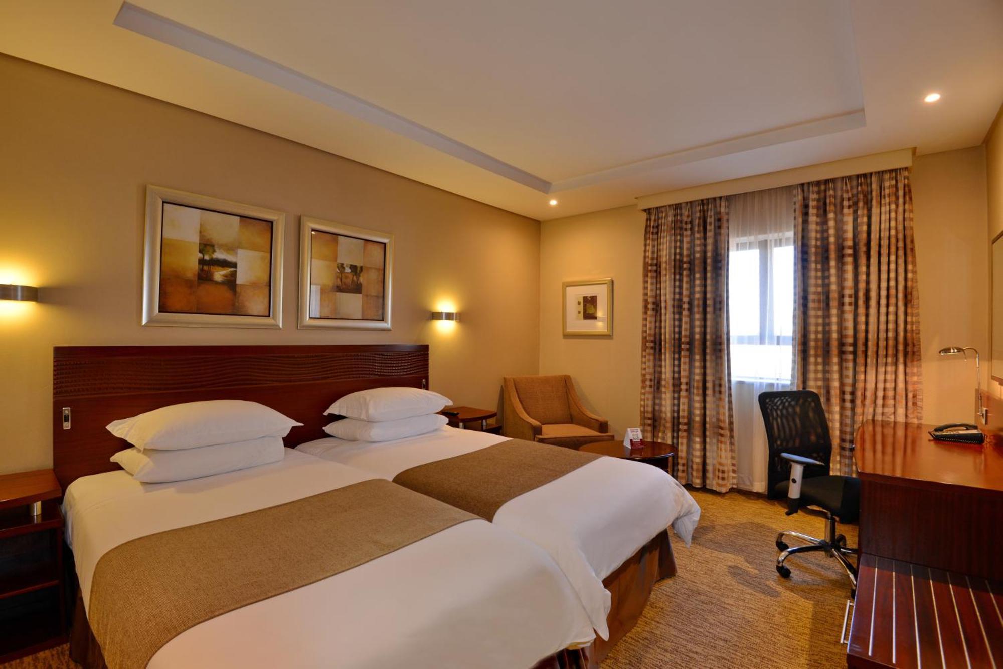 City Lodge Hotel Johannesburg Airport, Barbara Road Кемптън Парк Екстериор снимка