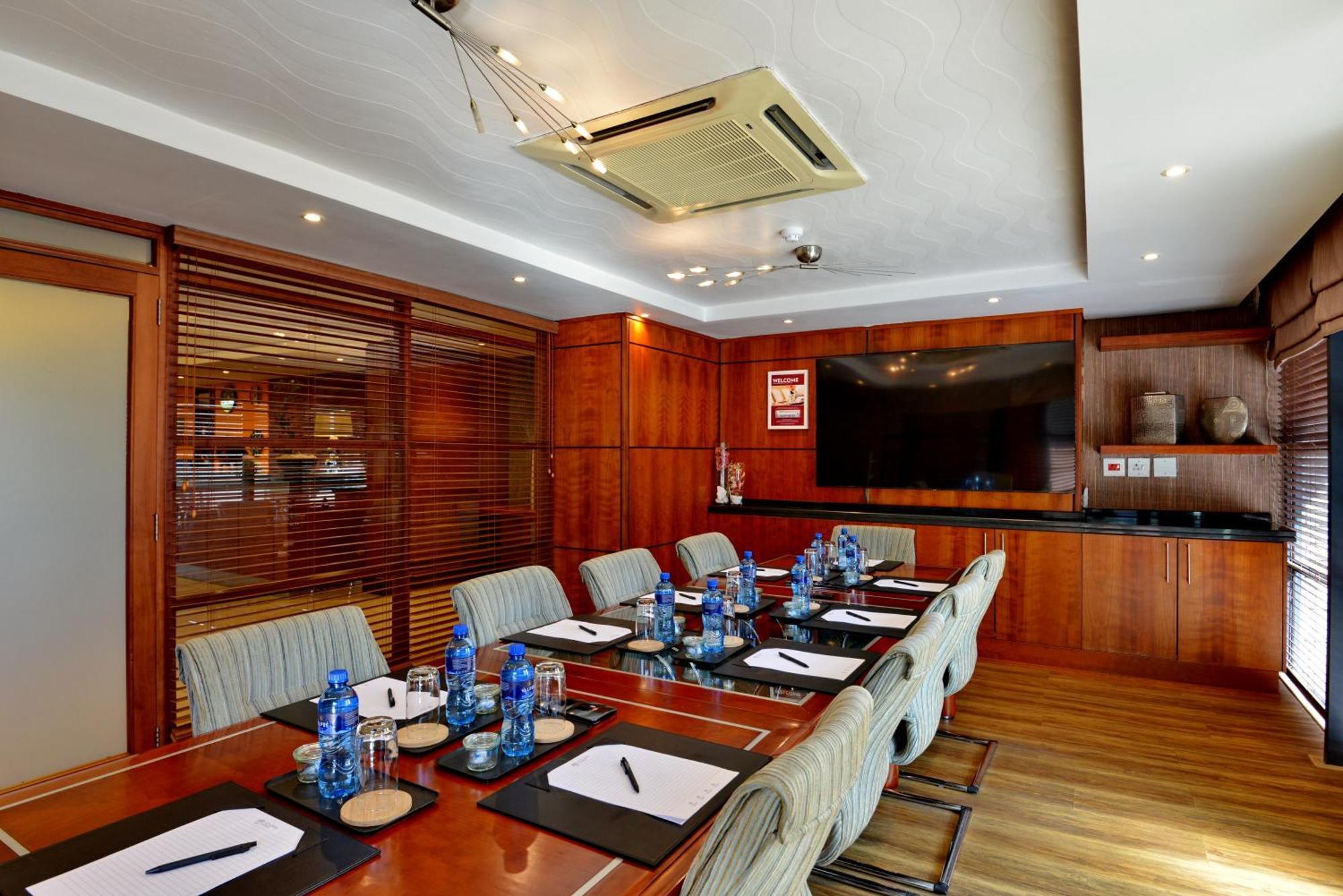 City Lodge Hotel Johannesburg Airport, Barbara Road Кемптън Парк Екстериор снимка