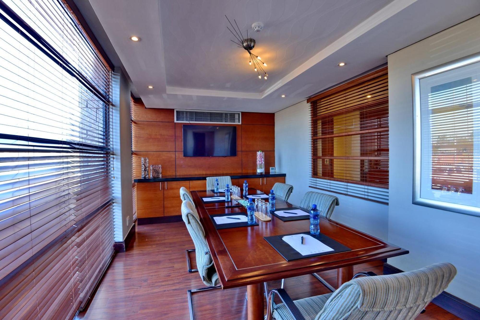 City Lodge Hotel Johannesburg Airport, Barbara Road Кемптън Парк Екстериор снимка