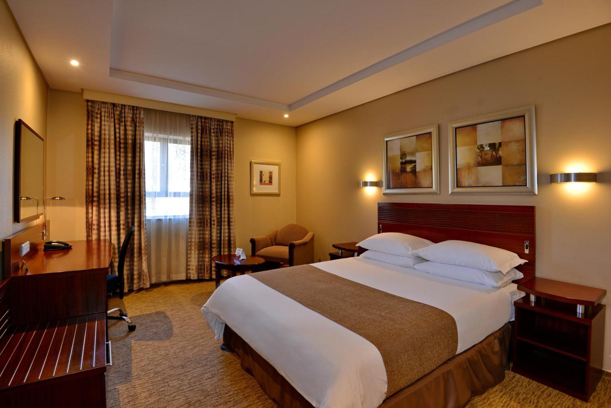 City Lodge Hotel Johannesburg Airport, Barbara Road Кемптън Парк Екстериор снимка