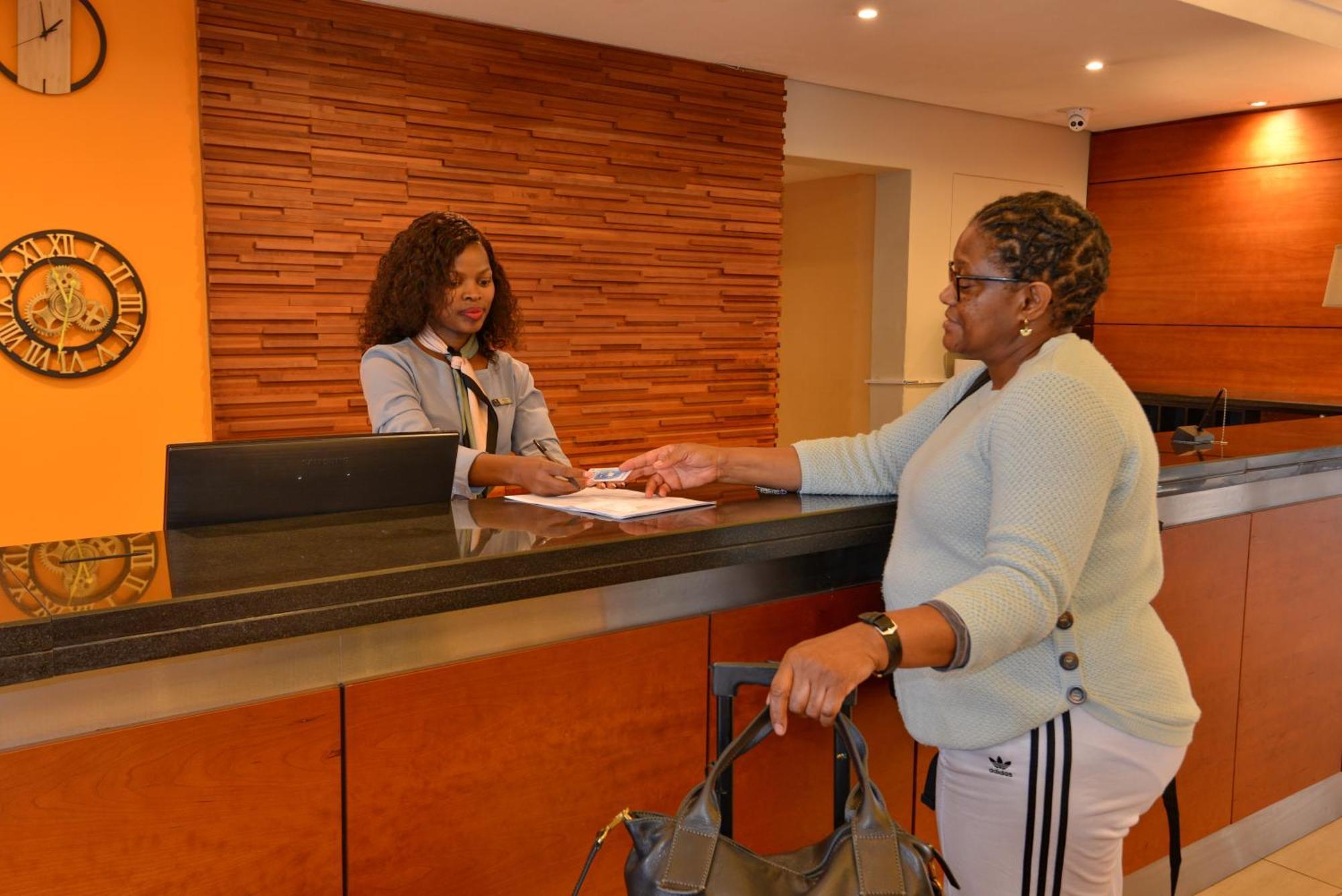City Lodge Hotel Johannesburg Airport, Barbara Road Кемптън Парк Екстериор снимка